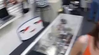 غسل سيارتك مع ابتسامة ونكاح