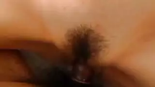 دمية الشباب هيتومي ينحني لفترة طويلة ديك