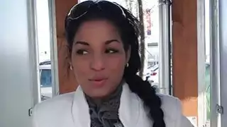 نحيف التشيكية فاتنة flshes لها مرح الثدي