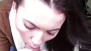 فانيسا ديكر تباشر السائق