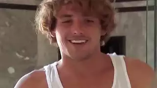 Babe مفلس ولها stepmom الساخنة في عمل الجنس عن طريق الفم مع المتأنق وسيم