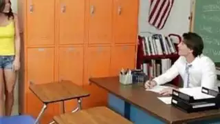 في سن المراهقة مثير هل معلمها