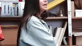 مثير لص كارلي يحصل لها ضيق كس مارس الجنس