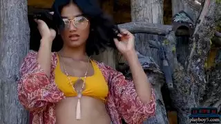 Playboy centerfold فاتنة تجريد عارية في الهواء الطلق