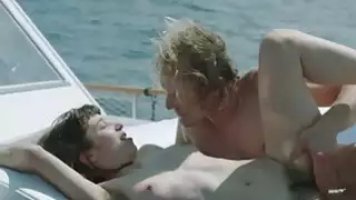 LUST CINEMA ممارسة الأعمال التجارية على متن قارب