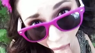 جميلة Eurobabe مارس الجنس في الغابة للحصول على المال