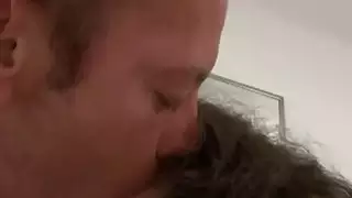 Spunky Brunette ايمي الأبيض ركوب الخيل روكو ديك حتى انها cums