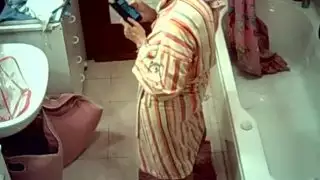 زوجة في الحمام 2