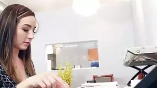 Bambi بروكس يبتلع الآب له نضجت الديك كبيرة