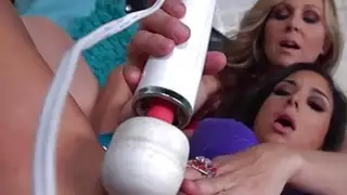 تلتقي جوليا بالثالوث