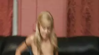 شقراء teenie يريد ذلك يعني وسيئة