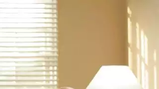 مشاهدة دانا لأنها تعطي Aprils الثدي الطبيعية الكبيرة لمسة