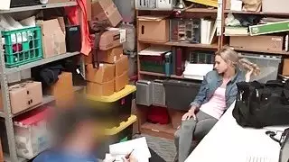 فرخ الثمينة إيما هيكس ولها الديك كبيرة لحمي