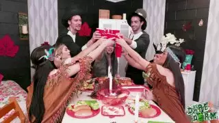 حزب تأثيري عيد الأبرياء يتحول بسرعة إلى العربدة الجنس البرية