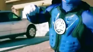 باور بانكرز الأزرق ركلة ويمارس الجنس الحمار رومي المطر