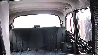 سائق سيارة أجرة وهمية يرتاح والملاعين فاتنة