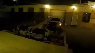 امرأة سمراء مفلس يحصل كس قصفت في سحب الشاحنة