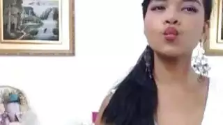 لاتينا الساخنة ومنحنياتها