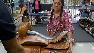امرأة سمراء جميلة الهواة الشرج مارس الجنس من قبل رجل رهينة المتأنق