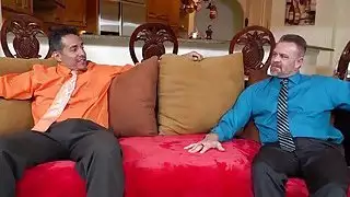 حصلت ليلا لندن على فمها محشي من قبل أبي