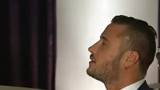 اثنين من المتعريات يرجى بكرة عالية التي دخلت النادي
