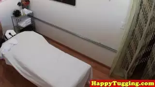 مدلكه الشرقية pussyfucked من قبل العميل