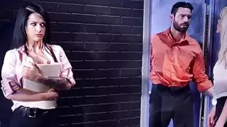 تشارلز ديرا يضطر إلى إلقاء القبض على طبيبه المتميز كاترينا جايد