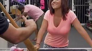 تحصل مارس الجنس جميلة اتينا ميا مارتينيز في doggystle بواسطة شون