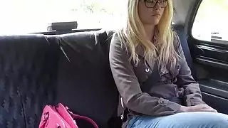 سائق سيارة أجرة وهمية يأكل الحمار إلى شقراء مقابل المال