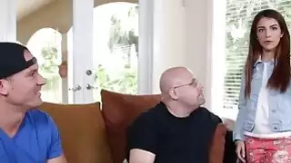 مثير ابنة سالي سكيرتز ينتشر الساقين ويحصل على أسفل