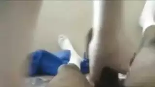 فرخ الهواة اللسان والإشارة بالإصبع