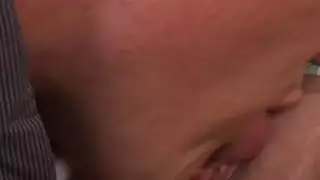 قرنية سخيف سخيف زوجها في غرفة النوم