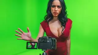 فيكتوريا يونيو هي الفتاة الطقس المثالي