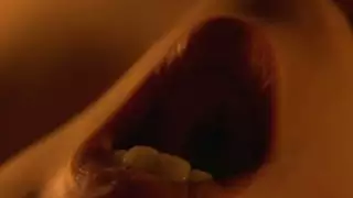 مفعم بالحيوية مهرة لونا رويز يتيح لحبيبها معصوب العينين لها لفترة طويلة الرطب كس عاري الأكل و doggy ...