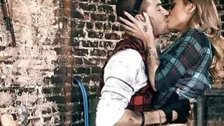 وقصفت بصورة عاهرة فاتنة Kleo Valentien الحنجرة والأهبل
