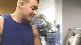 Alllison هو فاتنة الساخنة الجميلة التي تعرف كيف تمتص