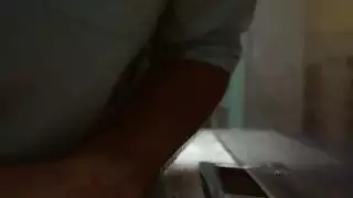 هوتي العربية يأخذ النابض الديك في مهبل حلق