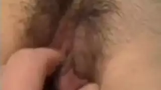 مثليات سيئة تدغدغ كسس مشعر بعضها البعض للوصول إلى النشوة الجنسية