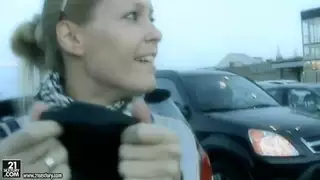 يحاول المتأنق إغواء صوفي Moone ليمارس الجنس