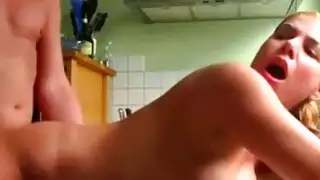سوبر الساخنة جبهة مورو مع كبير الثدي