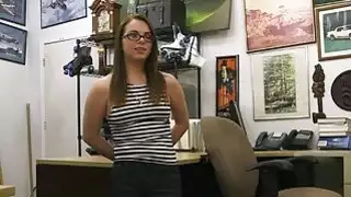 فرخ preky الثدي في كس كس قصفت من قبل حارس المرمى