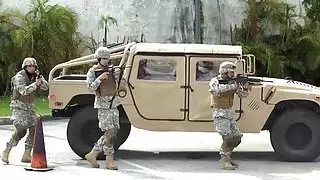 الجندي الأسود تحصل مارس الجنس من الصعب من قبل العديد من الرجال