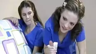 ممرضات كلية يريدون هذا الرجل الحيوانات المنوية للتحليل