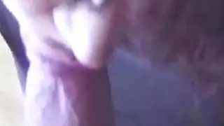 يقرر رجل قرنية أن يصور الجنس مع صديقته العربية المفلس