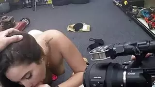 قامت الكلية مثير رقصة اللفة وخبطت