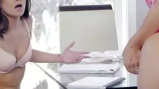 شيري ديفيل يغوي ابنها المراهق غيا بيج
