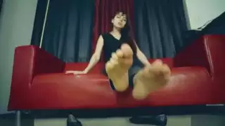 رعشة على قدميها