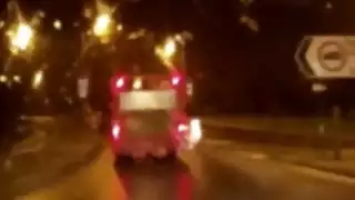 يجرد متجرد الأبنوس ومارس الجنس من قبل شرطي أبيض