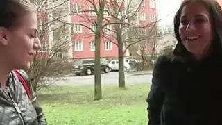 قصفت اليورو فاتنة وجود twat ضيق إلى الكمال