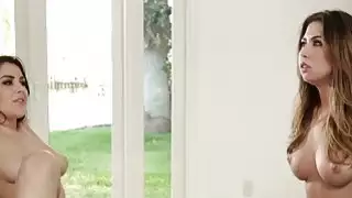 ميليسا مور يلعق فالنتينا نابي البظر مع شهوة